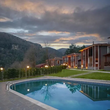 Mila Garden Villas & Bungalow