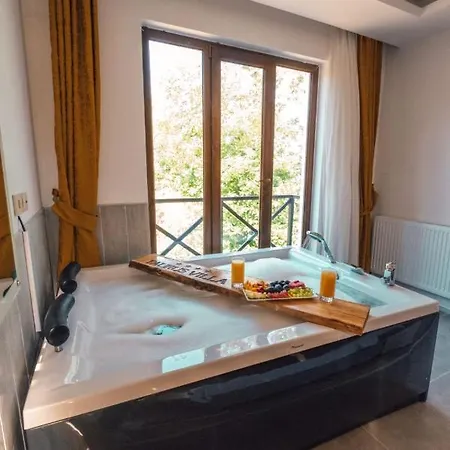 Mila Garden Villas & Bungalow